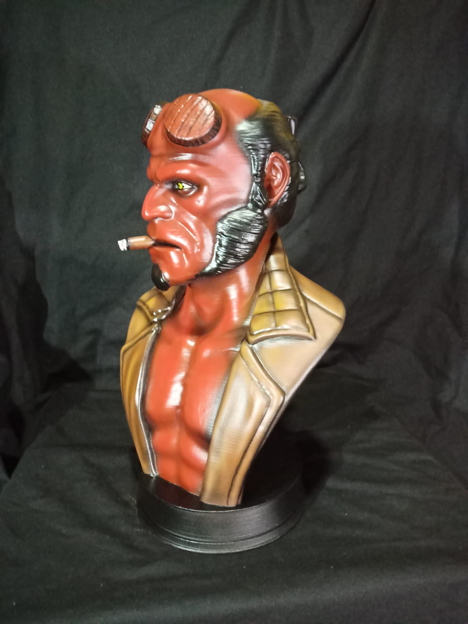 Hellboy lado